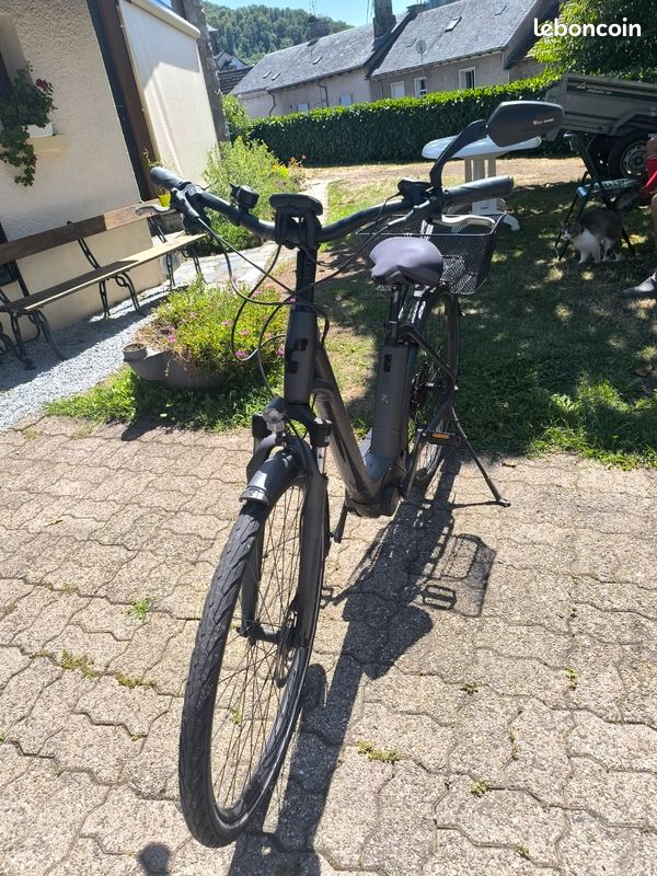 Vélo électrique femme CUBE Town Sport 400, 1ère main (image 2)