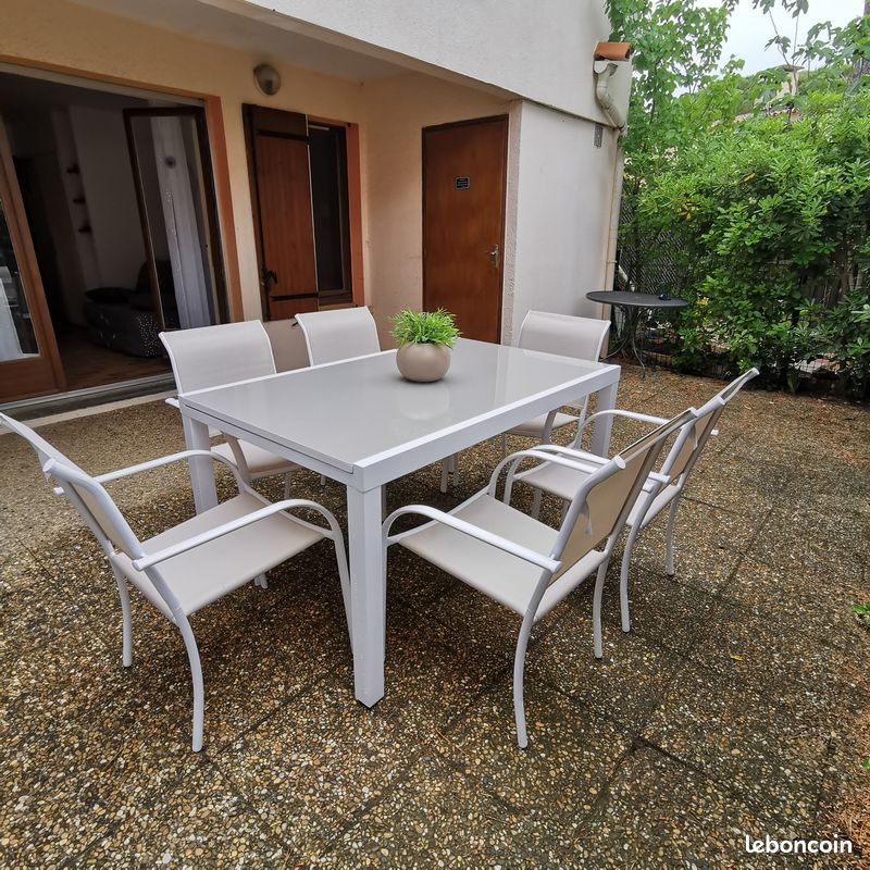 T2 rez de jardin avec grande terrasse , piscine , parking (image 8)