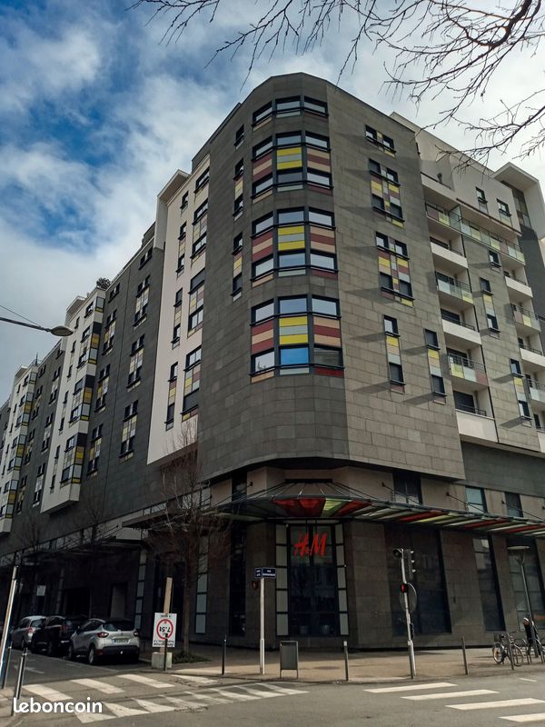 Parking 61 m² · à Clermont-Ferrand · 61 m² · 920 €/mois