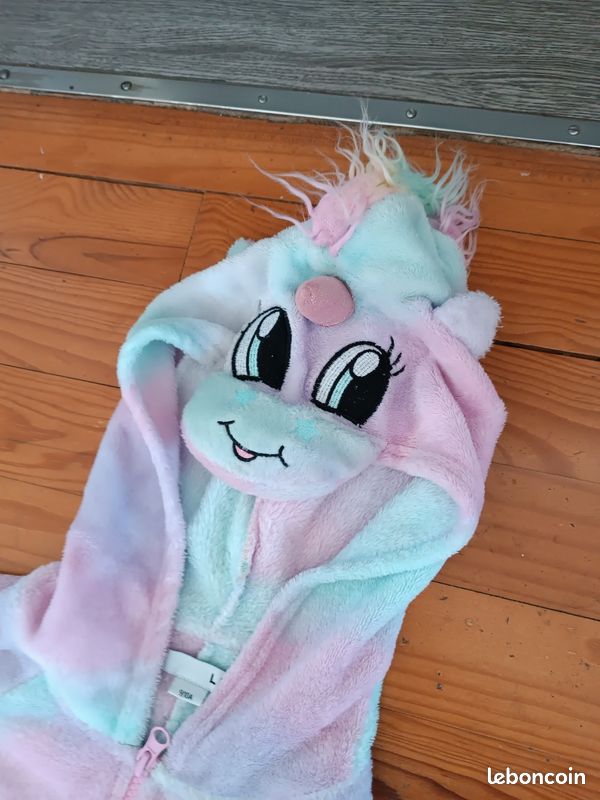 Combien sur pyjama licorne multicolore la halle 9/10 ans Vêtements