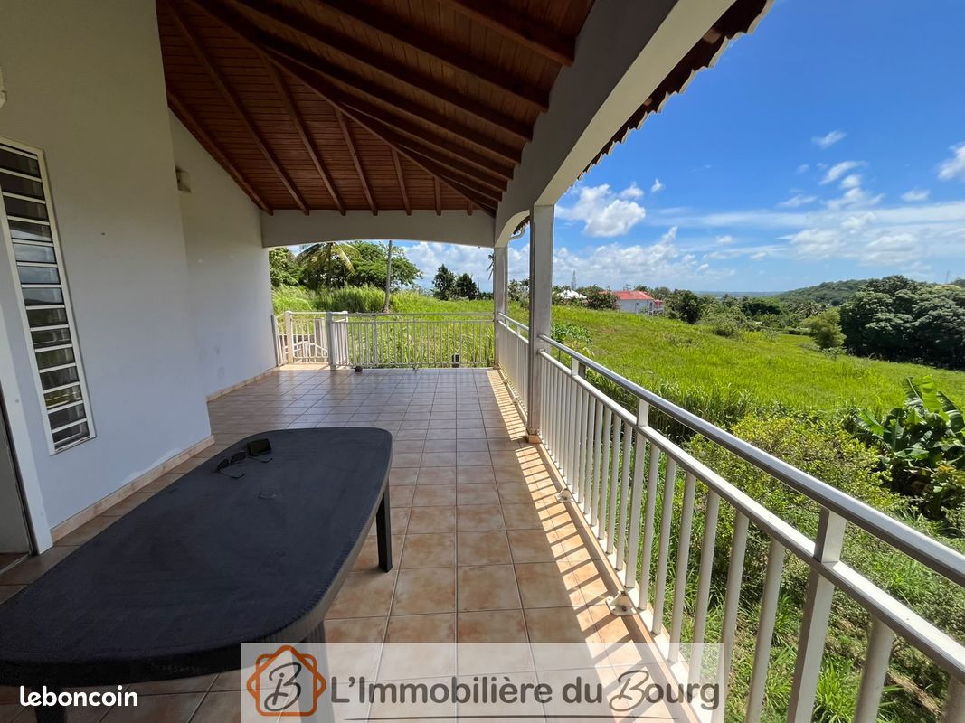 Maison 5 pièces 142 m² · à Sainte-Rose · 142 m² · 1 300 €/mois