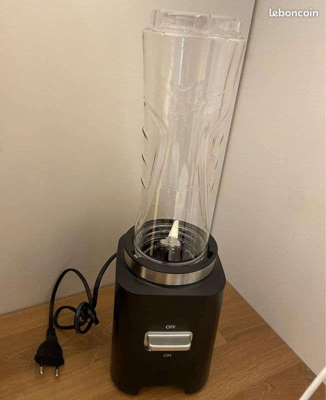 Mini Blender Smoothie 500W - Avec 2 Bouteilles Portables 600ml Sans BPA - 4 Lames Inox - Pour Jus, Smoothies, Aliments Bébé - Nettoyage Facile