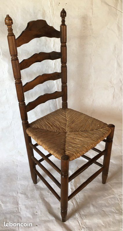 Chaise en bois (image 1)