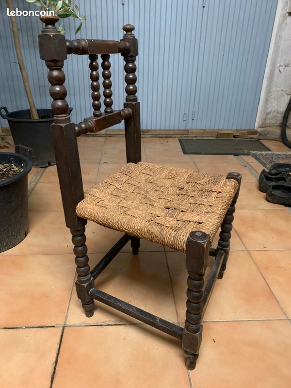 Petite chaise empaillée en bois (image 2)