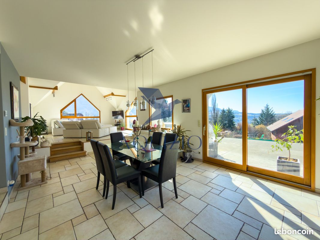 Maison 6 pièces 220 m² · à Viuz-en-Sallaz · 220 m² · 738 000 €