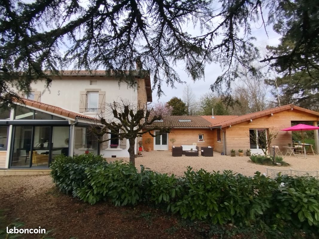 Maison 6 pièces 204 m² · à Oradour-sur-Vayres · 204 m² · 428 000 €