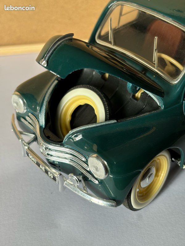 4CV RENAULT au 1/18 ème de SOLIDO