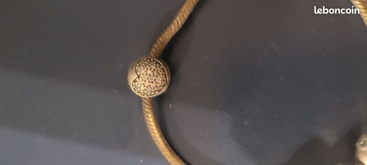Bracelet Pandora avec charmes (image 2)