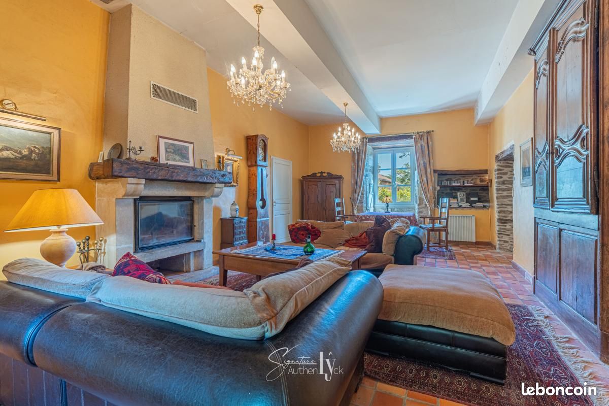 Maison 12 pièces 288 m² · à Saint Jory de Chalais · 288 m² · 1 023 000 €