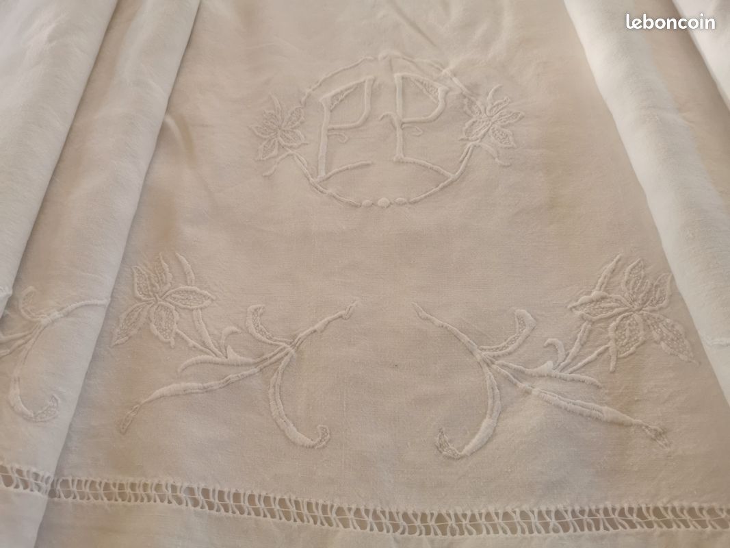 ENSEMBLE COMPLET DRAP Et Housse D'oreiller En Lin. Brodé À La Main. Xxe Siècle