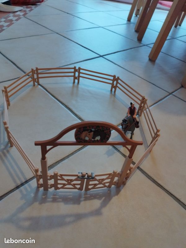Écurie Ranch Schleich +pré pour chevaux avec portail+ course d'entraînement et d'agilité+ chevaux et poulains supplémentaires (image 6)