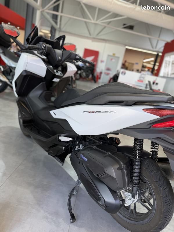 Honda FORZA 125 (image 3)