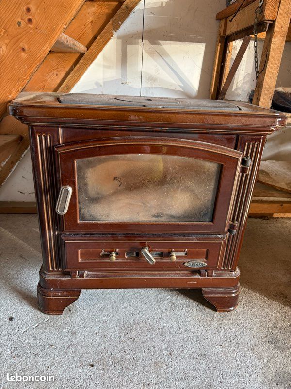 Poêle à bois Godin "Le Petit Jurassien" émaillé marron - À rénover (image 1)