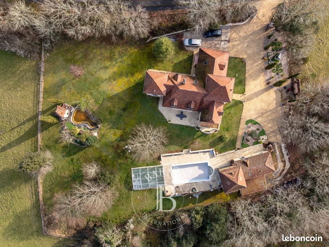 Propriété 10 pièces 250 m² (image 15)
