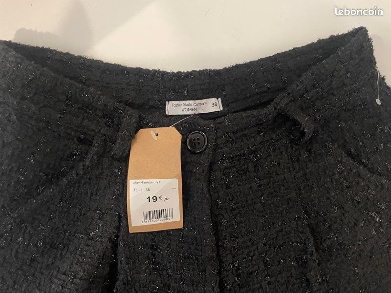 Short (image 3)