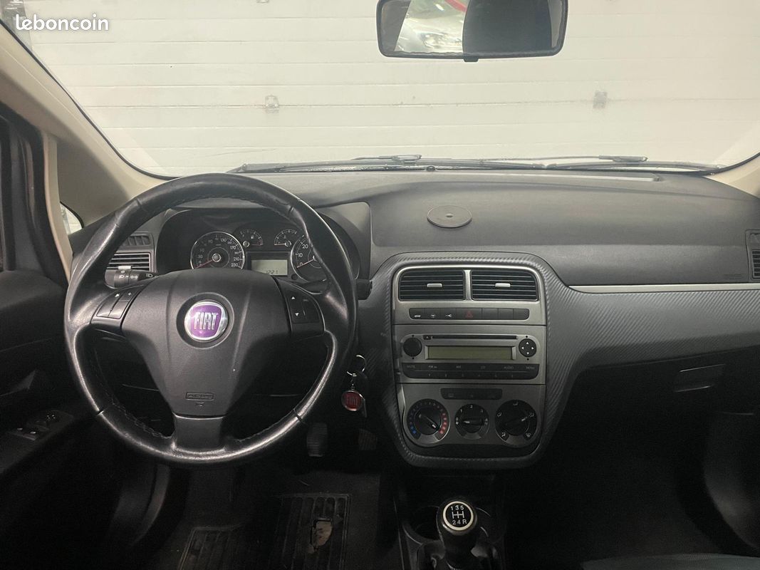 Fiat Punto II 1.3 Multijet 16v 75ch 5p/ 156433 KM/ MOTEUR A CHAINE/CLIMATISATION/VITRES ELECTRIQUES (image 5)
