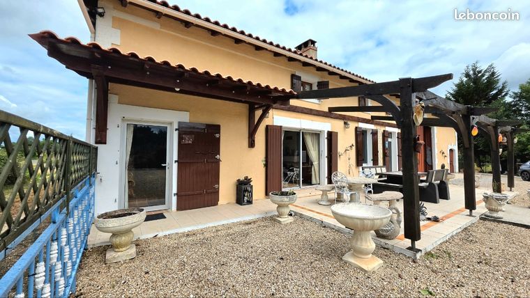 Maison avec dépendance et terrain,puit