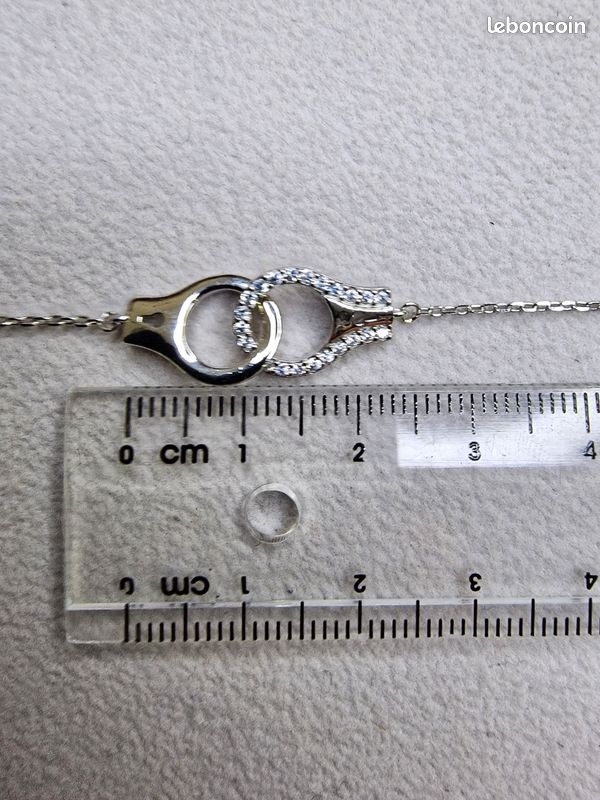 collier pendentif hippocampe couleur or émail beige unique collier pendentif hippocampe couleur or émail beige unique