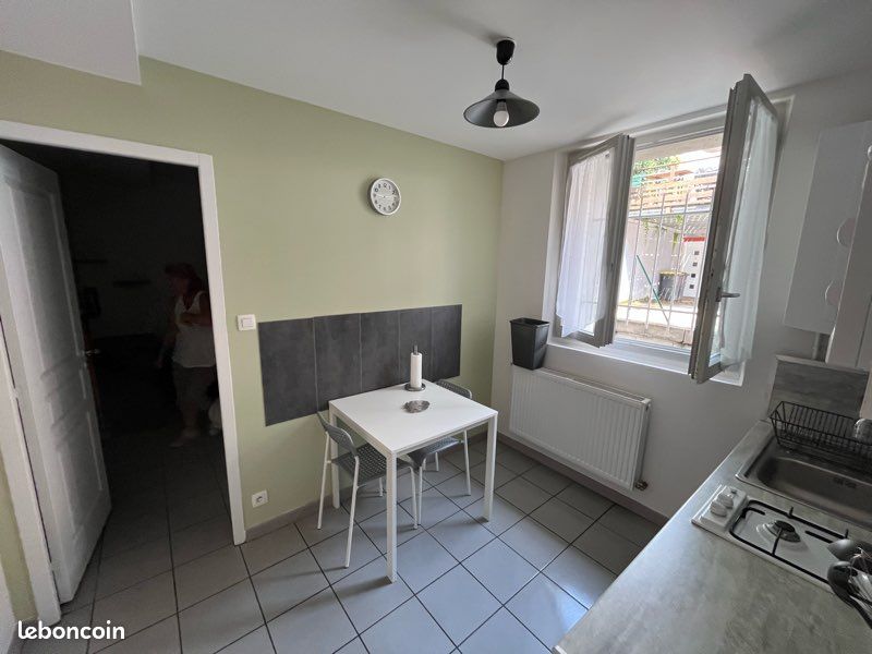 Appartement 1 pièce 22 m² · à Saint-Étienne · 22 m² · 370 €
