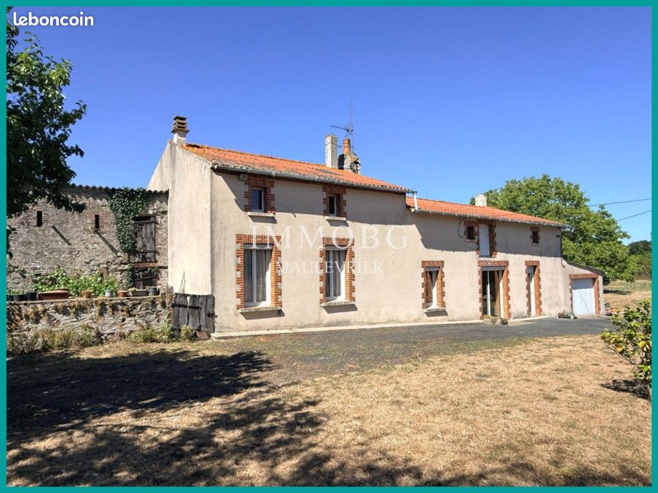 Maison 5 pièces 94 m² · à Yzernay · 94 m² · 283 500 €