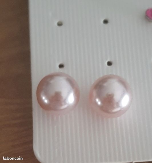 Boucles d'oreilles neuves perles roses claires (image 2)