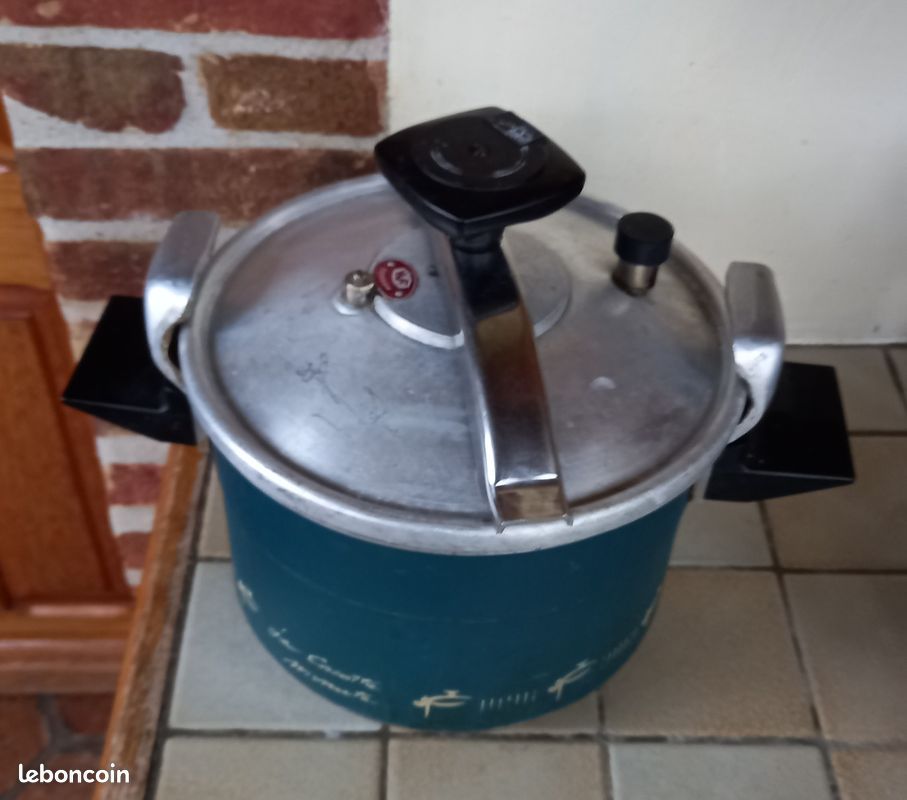 vintage, cocotte SEB 6 litres QA couleur rouge