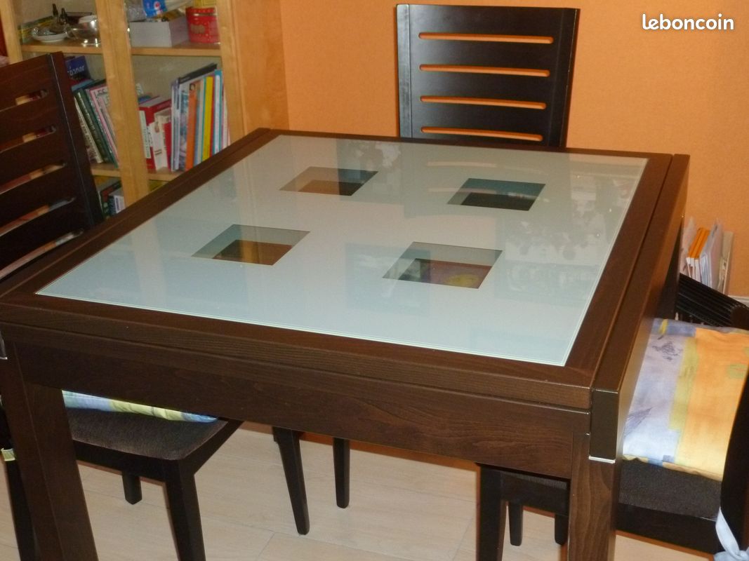 TABLE 90 X 90 et 4 CHAISES (image 1)