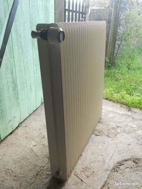2 radiateurs et vannes thermostatiques (image 1)
