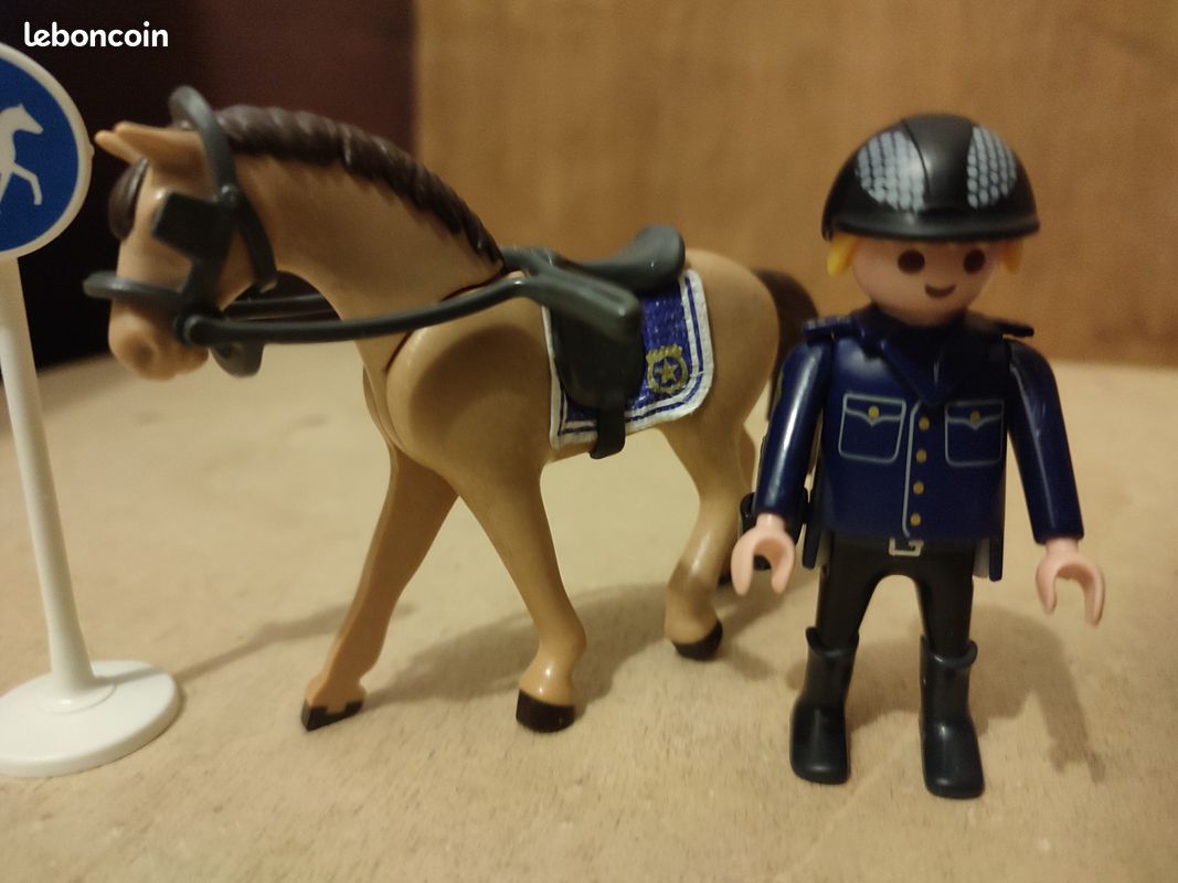 26 / Playmobil 9260 – Policier avec cheval (image 3)