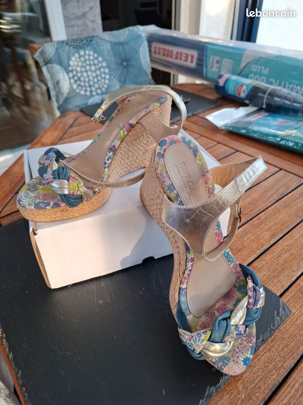 Sandales compensées dorées, taille 40, marque Pare Gabia (image 1)