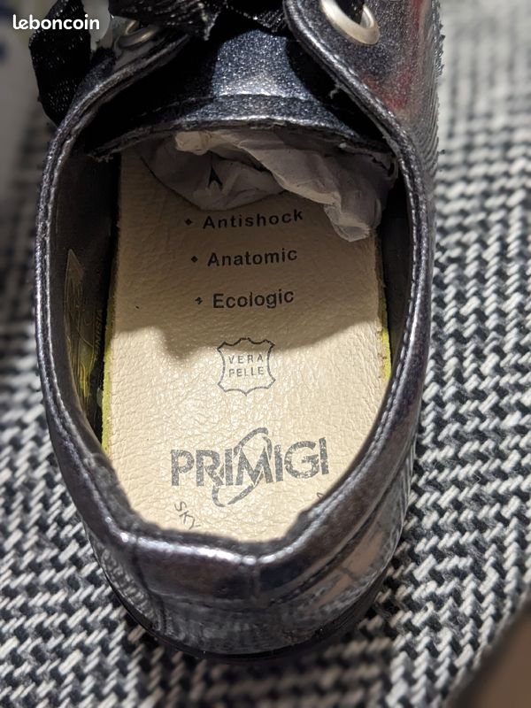 Jolies chaussures NEUVES grises pailletées style Doc Martens en Cuir Taille 32 marque italienne PRIMIGI (image 2)