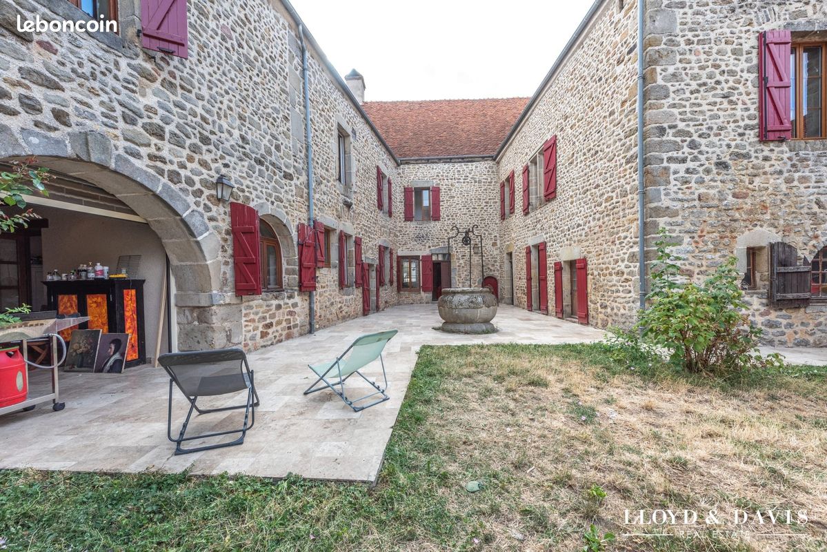 Maison 10 pièces 333 m² · à Arnay-le-Duc · 333 m² · 380 000 €