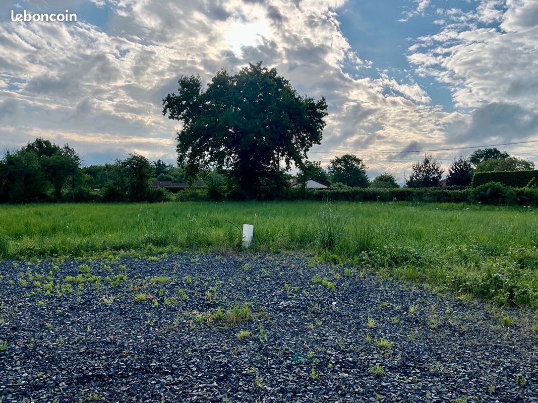 Terrain 1463 m² · à Orléat · 1 463 m² · 69 900 €