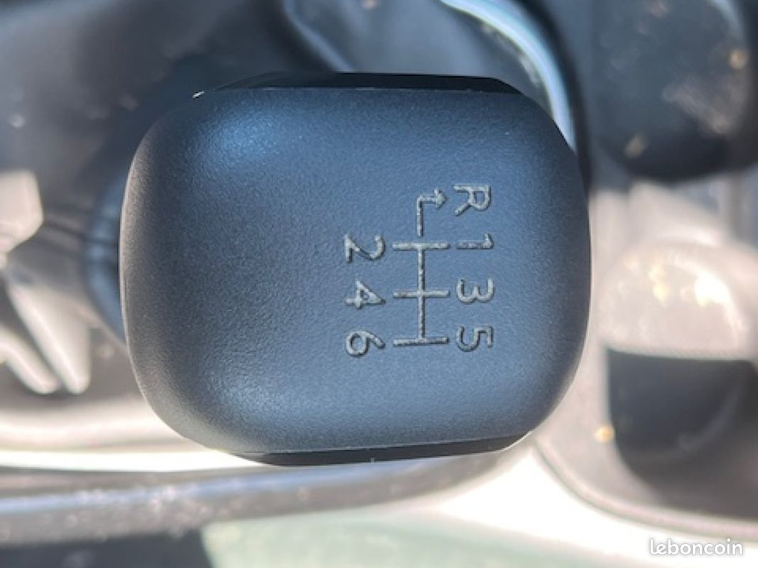 CITROEN C4 CACTUS PureTech 110 SS BVM6 Feel / VENTE DESTINÉE UNIQUEMENT A PROFESSIONNEL DE L'AUTOMOBILE (image 17)