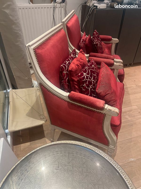 Bjr je vends 2 fauteuils style Louis XVI en bon état avec 4 coussin sur chaque assise (image 2)