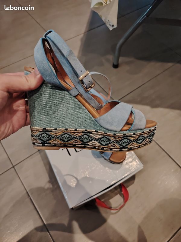 Magnifiques sandales compensées Texto Chaussures