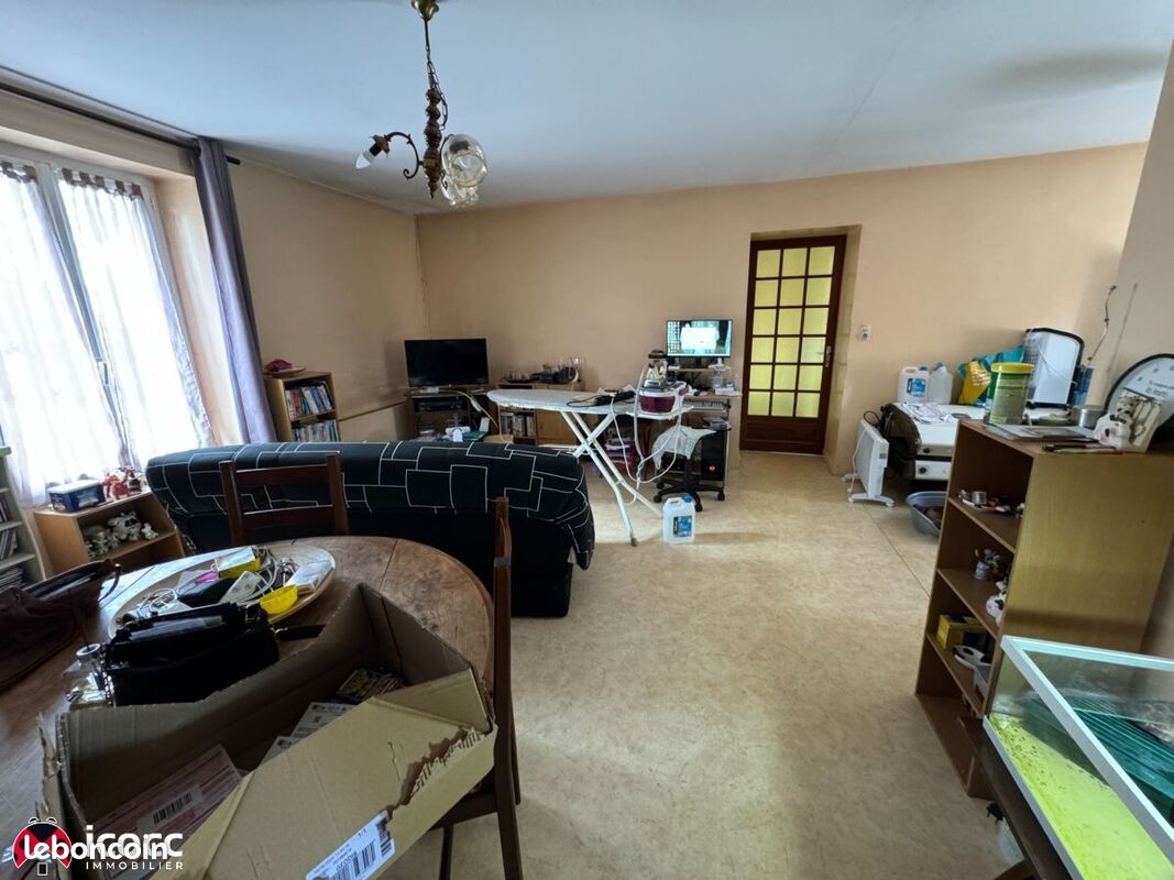Immeuble 4 pièces 417 m² · à Sainte-Gemme-la-Plaine · 417 m² · 294 000 €