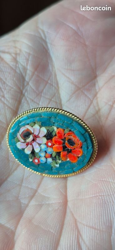 Broche en micro-mosaïque du 19e siècle, emballée