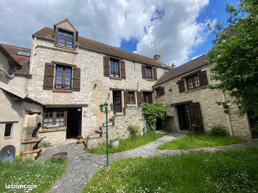 Maison 8 pièces 162 m² · à Follainville-Dennemont · 162 m² · 295 000 €