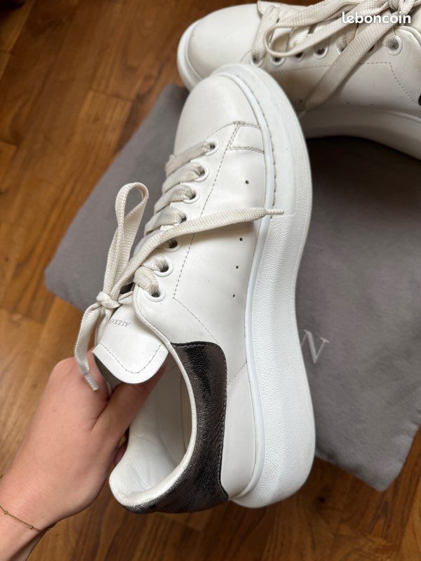 Baskets Alexander McQueen blanches et grises, bon état Chaussures
