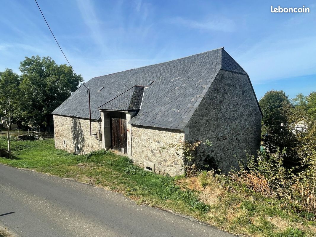Maison 2 pièces 350 m² · à Menet · 350 m² · 55 000 €