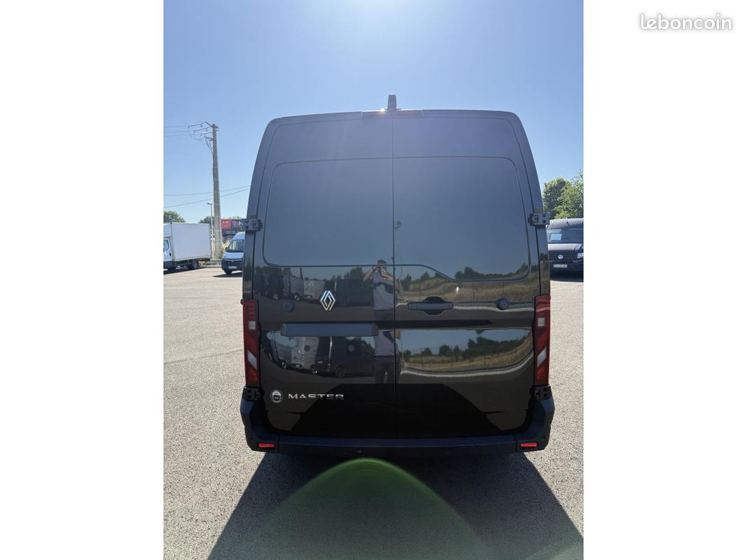 RENAULT MASTER Extra 3t5 L3H2 2.0 dCi - 150 2026 IV FOURGON Fourgon L3H2 Traction (image 8)