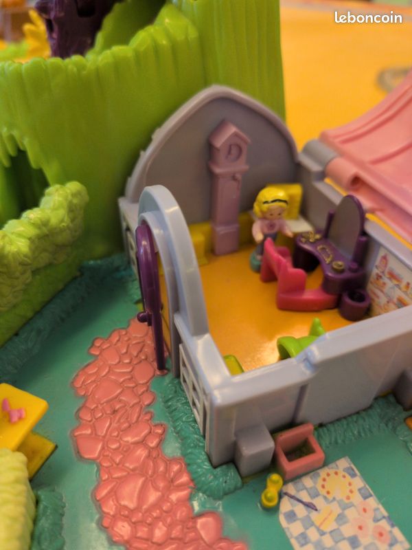 Polly Pocket Monde Magique Bluebird 1997 - Aimanté - Bâtiment Maison Château Avec Chiens