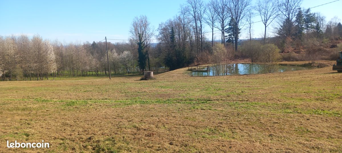 Terrain avec petit etang · à Ségur-le-Château · 15 000 €