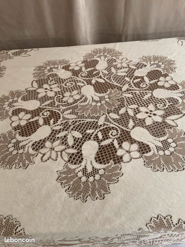Nappe ronde vintage motifs floraux (image 3)