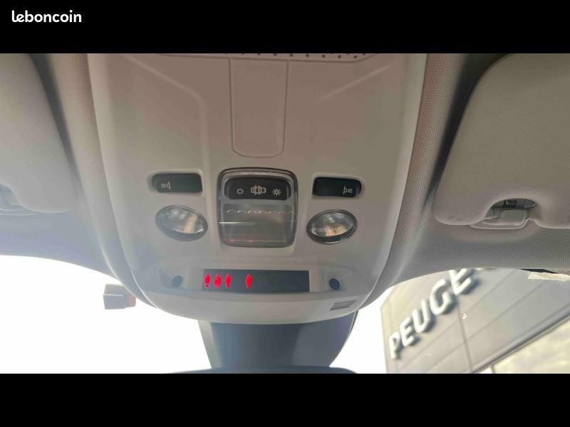 Peugeot 2008 1.2 PureTech 130ch S&S Style EAT8 (image 18)