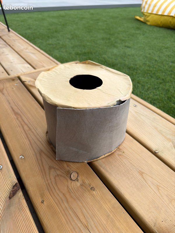 Bande autocollante pour herbe synthétique (image 1)