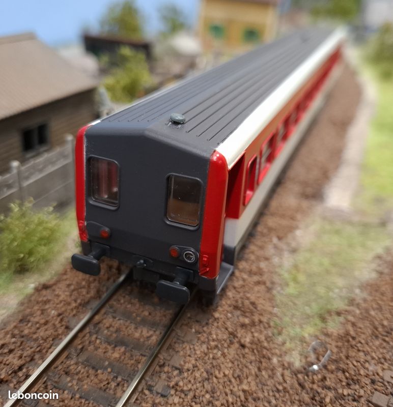 X 2200 SNCF - livrée origine rouge/blanc - H0