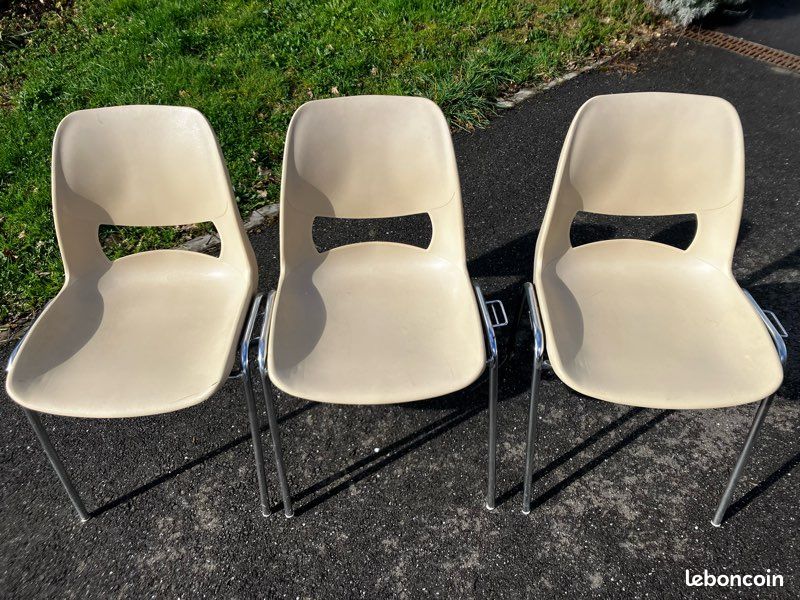 Lot de 3 chaises empilables plastique (image 1)