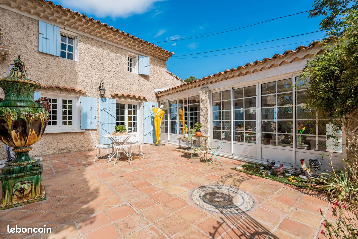 Maison 6 pièces 200 m² · à Roquevaire · 200 m² · 650 000 €